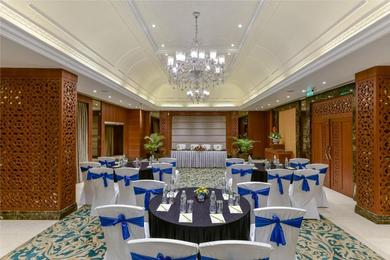 Отель Lemon Tree Premier “The Atrium” Ahmedabad
