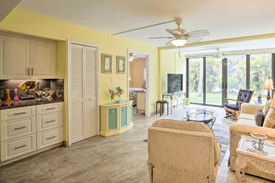 Cheery Condo with Pool Access 3 Miles to Beach!
