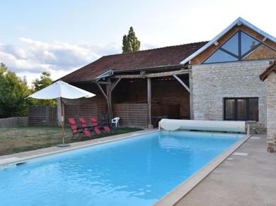 Дом отдыха Authentic renovated country house with private heated pool