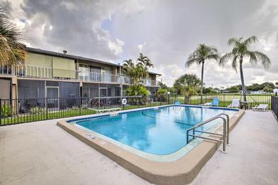 Apartments Condo with Pool Access Less Than 4 Miles to Siesta Key Beach