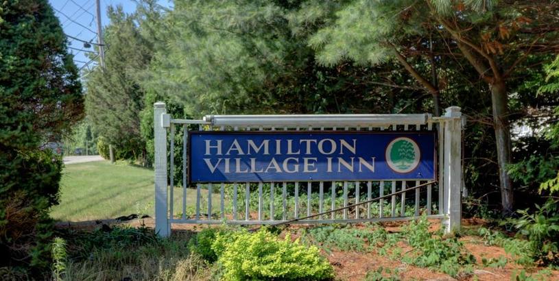 Hotel Hamilton Village Inn