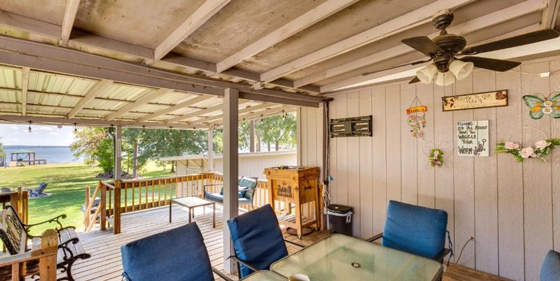 Hotel Lake Palestine Vacation Rental with Deck, Boat Dock