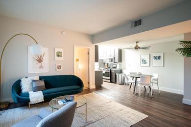 Hotel Furnished 2BR in Los Angeles Near Metro Parking