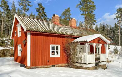 Holiday home Awesome home in Bunnstrm with Internet and 1 Bedrooms