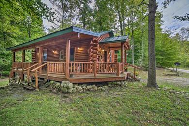 Holiday home Updated Manistique Log Cabin, Yard and Fire Pit