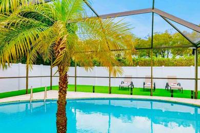 Holiday home Sunny Days—Heated Salt Water Pool, BBQ, Close to Beach, Remodeled