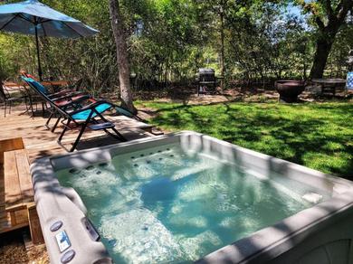 Hotel Hot Tub Private Cabin 5 min to College Station