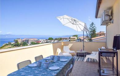 Апартаменты Nice apartment in Briatico with WiFi and 3 Bedrooms