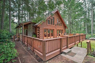 Holiday home Anderson Island Cabin on Half Acre with Fire Pit!