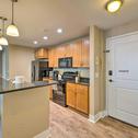 Apartments Grand Haven Condo - Walk to Nearby Hot Spots!