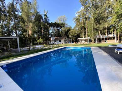 Дом отдыха Casa Quinta Ingeniero Maschwitz con Pileta privada y parque privado