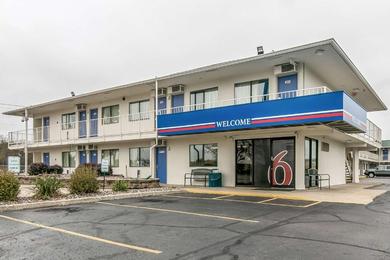 Hotel Motel 6-Janesville, WI