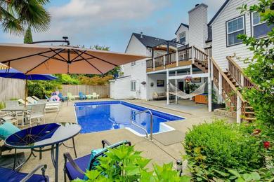 Hotel Sandy Vacation Rental with Pool Less Than 30 Mi to Portland!