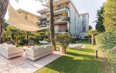 Apartments Two-Bedroom Apartment Desenzano del Garda BS with a Fireplace 04