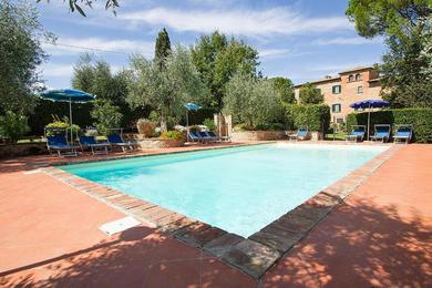 Villa in Pozzo della Chiana Sleeps 6 with Pool and Air Con