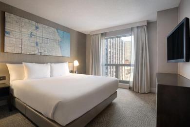Отель Hilton Chicago Magnificent Mile Suites