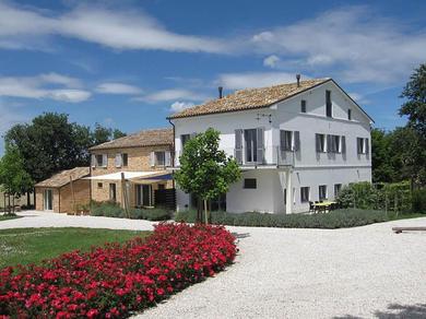 Holiday home Spacious holiday home in Marche with private pool