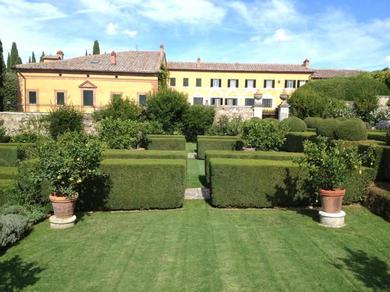Вилла Chianciano Terme Villa Sleeps 24 with Pool
