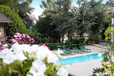 Апартаменты Villa Eden jacuzzi pool & private parking