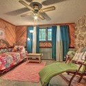 Holiday home Riverfront Getaway with Treehouse, Fire Pit and Deck!