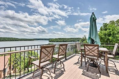 Дом отдыха Luxury Lake of the Ozarks Home with Boat Dock!