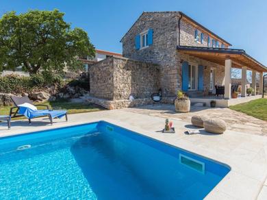 Villa Beautiful stone house with large garden 600 m2 and private pool