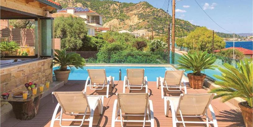 Holiday home Stunning home in Petalou, Korinthias with 4 Bedrooms, WiFi and Outdoor swimming pool
