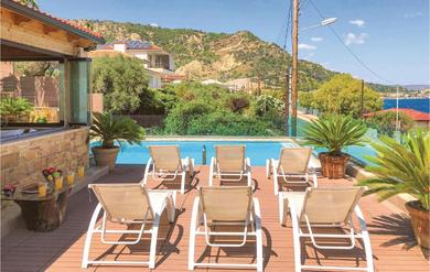  Stunning home in Petalou, Korinthias with 4 Bedrooms, WiFi and Outdoor swimming pool