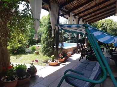 Holiday home Дом с красивым садом и бассейном House with a beautiful garden and pool