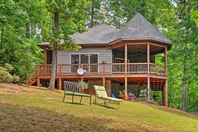 Holiday home Cozy Scottsville Cottage with River Views and Gazebo!