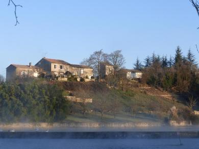 Grande maison escapade au bord de la riviere