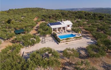 Holiday home Stunning Home In Sutivan With 2 Bedrooms, Wifi And Private Swimming Pool