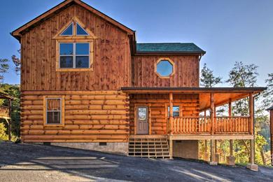 Holiday home Bear Creek Retreat: High End Cabin with Indoor Pool, Hot Tub, and Pool Table!