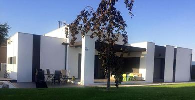 Holiday home 4 bedrooms house with enclosed garden and wifi at Carrascal de Barregas