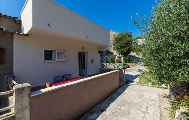 Holiday home Beautiful home in Dugi Rat with WiFi and 2 Bedrooms