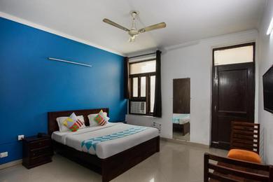 Guest house OYO 77812 Decent Stay Punjabi Bagh