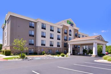 Отель Holiday Inn Express & Suites Selma, an IHG Hotel