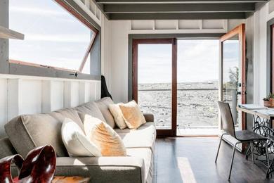 Holiday home THE PHOENIX HOUSE - EPIC Tiny Home Gem on Volcanic Lava Field!