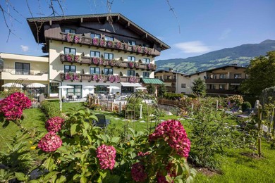 Отель Hotel Landhaus Zillertal