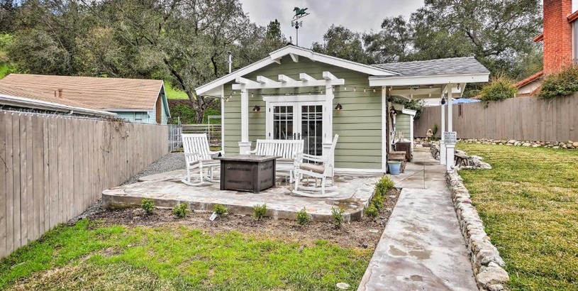 Дом отдыха Pet-Friendly Trabuco Canyon Cottage with Yard!