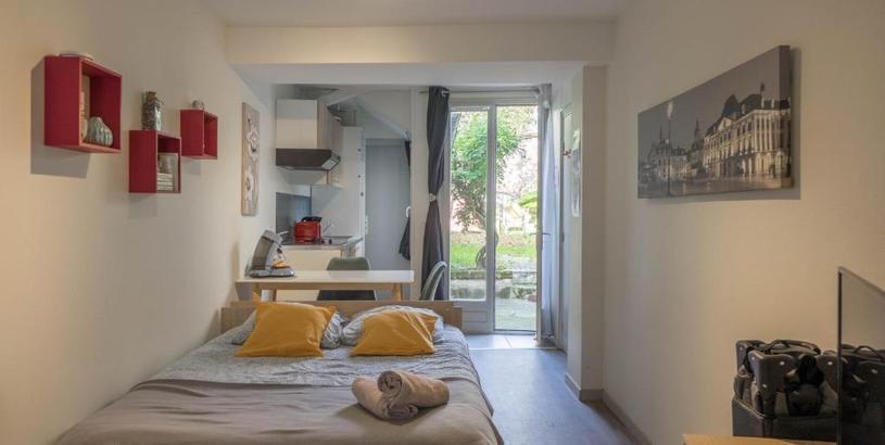 Apartments Petit studio hypercentre d'Orléans avec jardin
