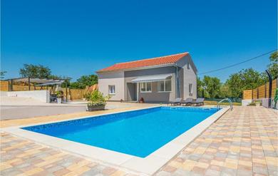 Holiday home Awesome Home In Donje Rastane With 3 Bedrooms, Wifi And Private Swimming Pool