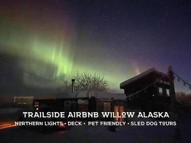 Дом отдыха Trailside Alaska - Northern Lights, Pets, Deck, Cafe, Sled Dog Tours