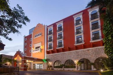 Отель Holiday Inn Merida, an IHG Hotel
