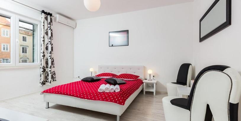 Апартаменты Fifi apartment w. parking in old town