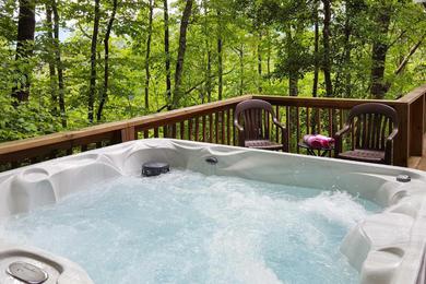 Natures Retreat with Hot Tub - 7 Mi to Bryson City