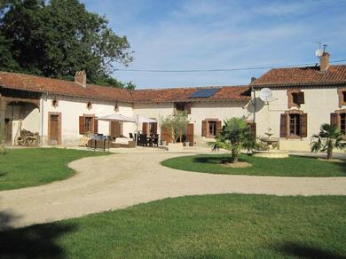 Holiday home Charming cottage on estate 1880 with pool at the foot of the Pyrenees