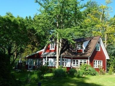 Апартаменты Exklusives Schwedenhaus am See mit Badesteg