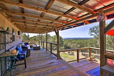 Holiday home Private Hill Country House with Deck on 7 Acres!