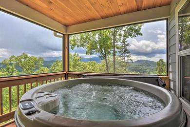 Дом отдыха Sky Blue Overlook - Hot Tub and Screened Porch!
